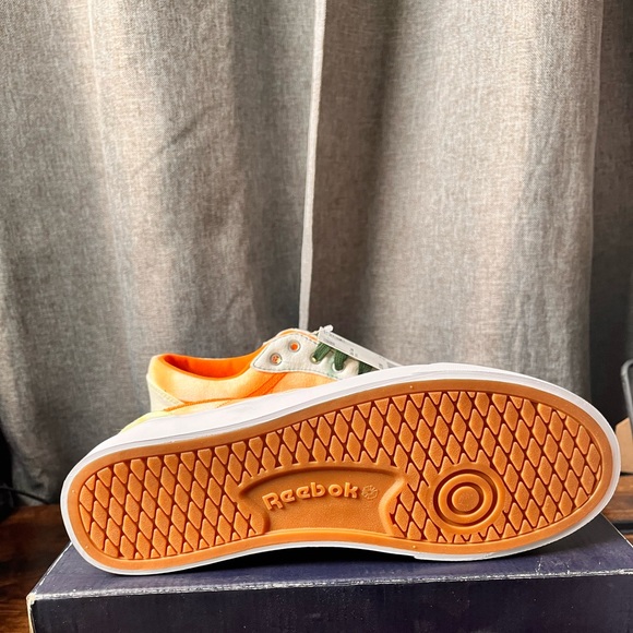 New Rebook  Unisex sneakers size 7 - Picture 5 of 9